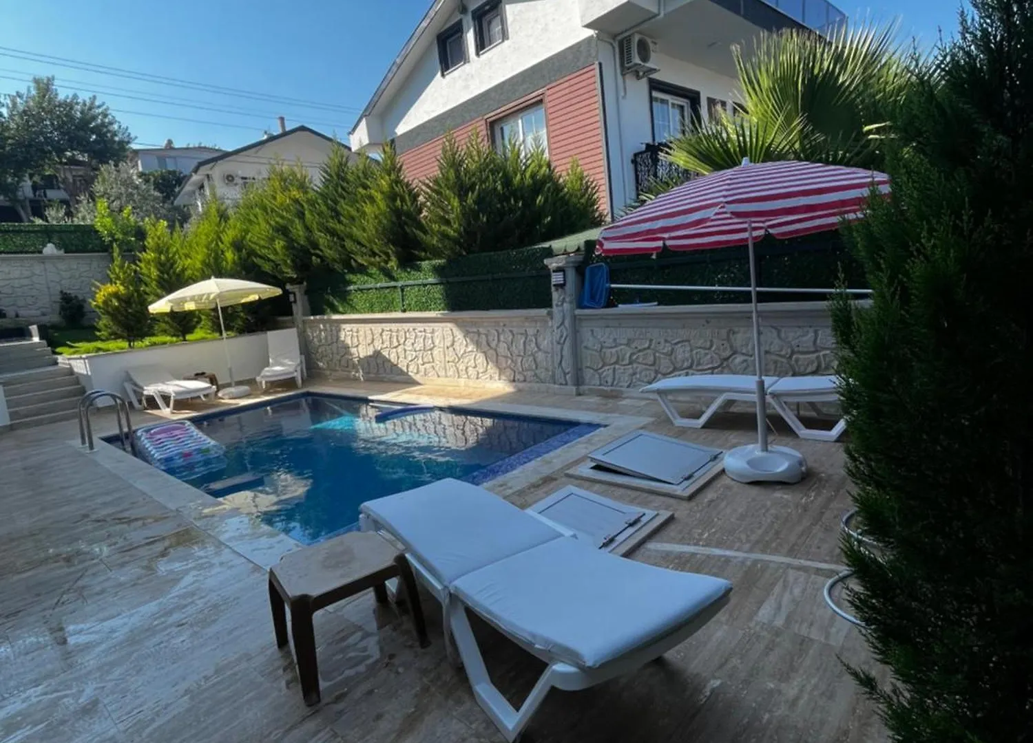 Villa Aksu , Tam Donanimli Havuzlu Tatil Evi Tesisimiz Muhafazakar Ailelere Yoenelliktir Doger Koyu アパート